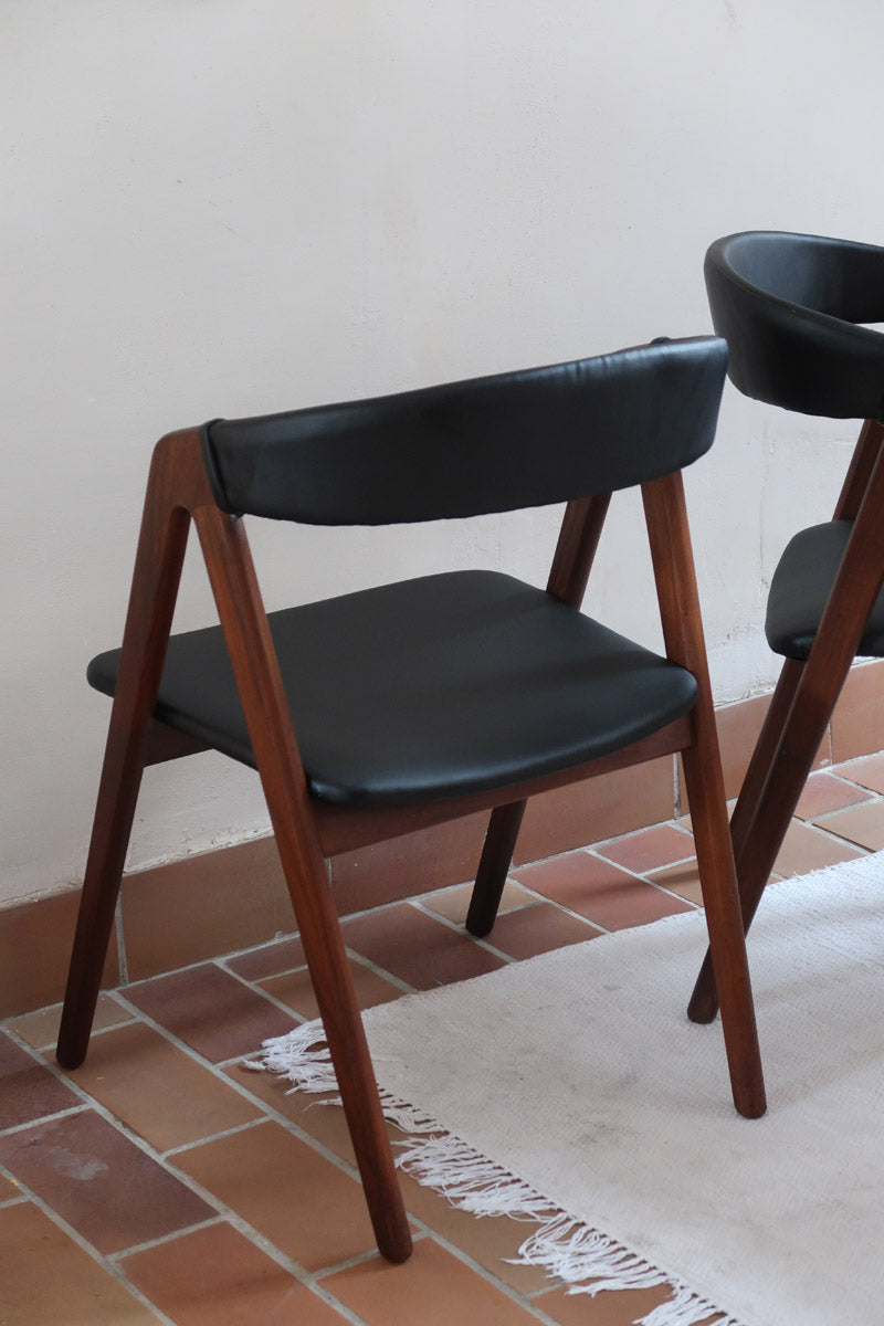 paire de chaises thomas harlev modèle 205 farstrup teck et skaï noir danemark années 60