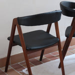 paire de chaises thomas harlev modèle 205 farstrup teck et skaï noir danemark années 60