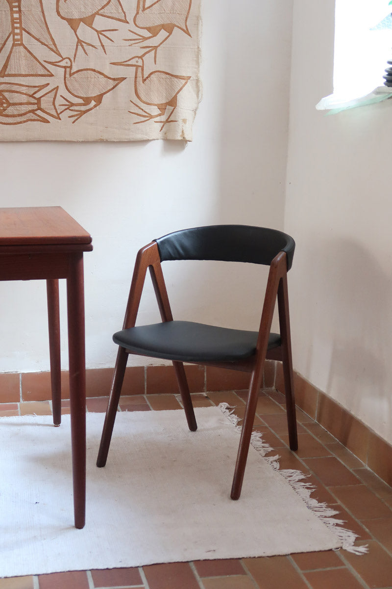 paire de chaises thomas harlev modèle 205 farstrup teck et skaï noir danemark années 60