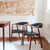 paire de chaises thomas harlev modèle 213 farstrup teck et skaï noir danemark années 60