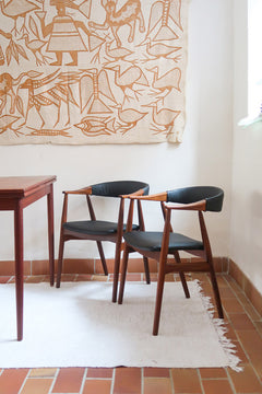 paire de chaises thomas harlev modèle 213 farstrup teck et skaï noir danemark années 60