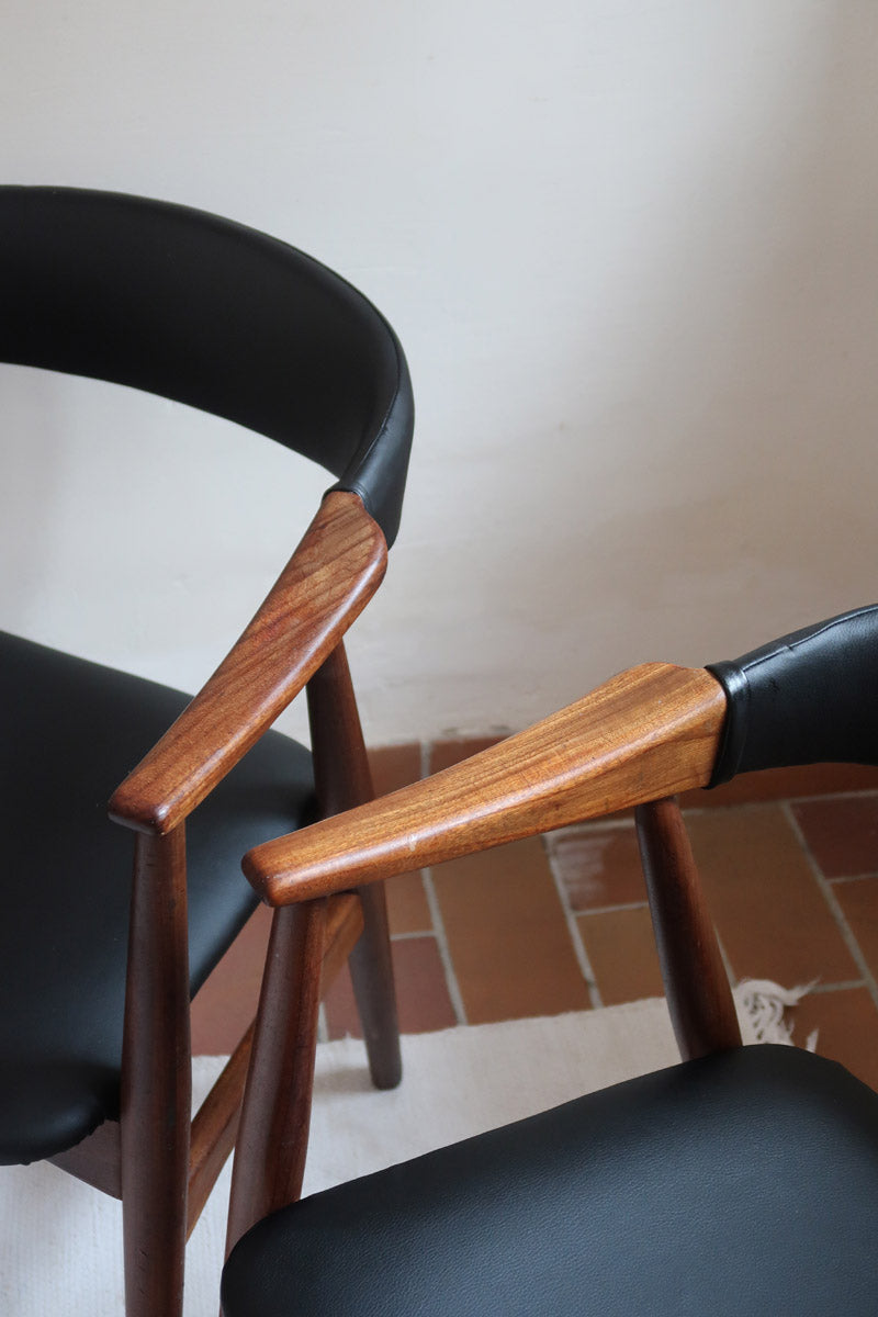 paire de chaises thomas harlev modèle 213 farstrup teck et skaï noir danemark années 60