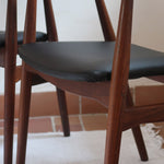 paire de chaises thomas harlev modèle 213 farstrup teck et skaï noir danemark années 60