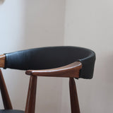 paire de chaises thomas harlev modèle 213 farstrup teck et skaï noir danemark années 60