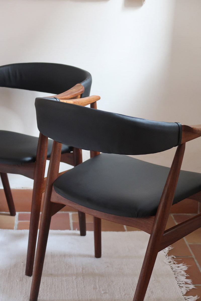 paire de chaises thomas harlev modèle 213 farstrup teck et skaï noir danemark années 60
