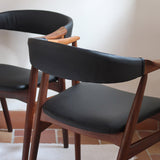 paire de chaises thomas harlev modèle 213 farstrup teck et skaï noir danemark années 60
