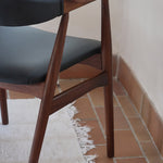 paire de chaises thomas harlev modèle 213 farstrup teck et skaï noir danemark années 60