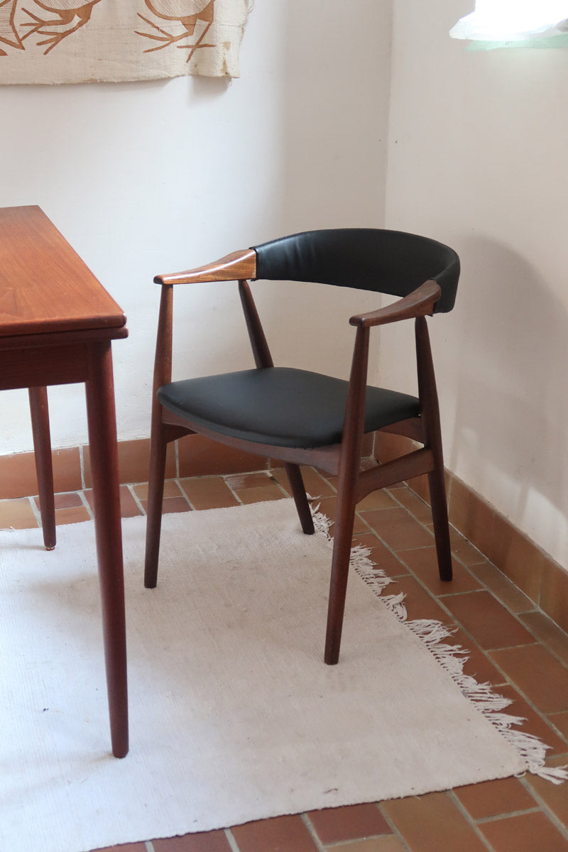 paire de chaises thomas harlev modèle 213 farstrup teck et skaï noir danemark années 60