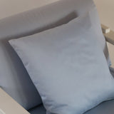 paire fauteuils modernistes bois laqué blanc coussins bleu poudre années 80 90