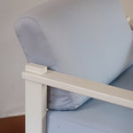 paire fauteuils modernistes bois laqué blanc coussins bleu poudre années 80 90