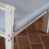 paire fauteuils modernistes bois laqué blanc coussins bleu poudre années 80 90