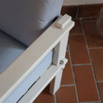 paire fauteuils modernistes bois laqué blanc coussins bleu poudre années 80 90