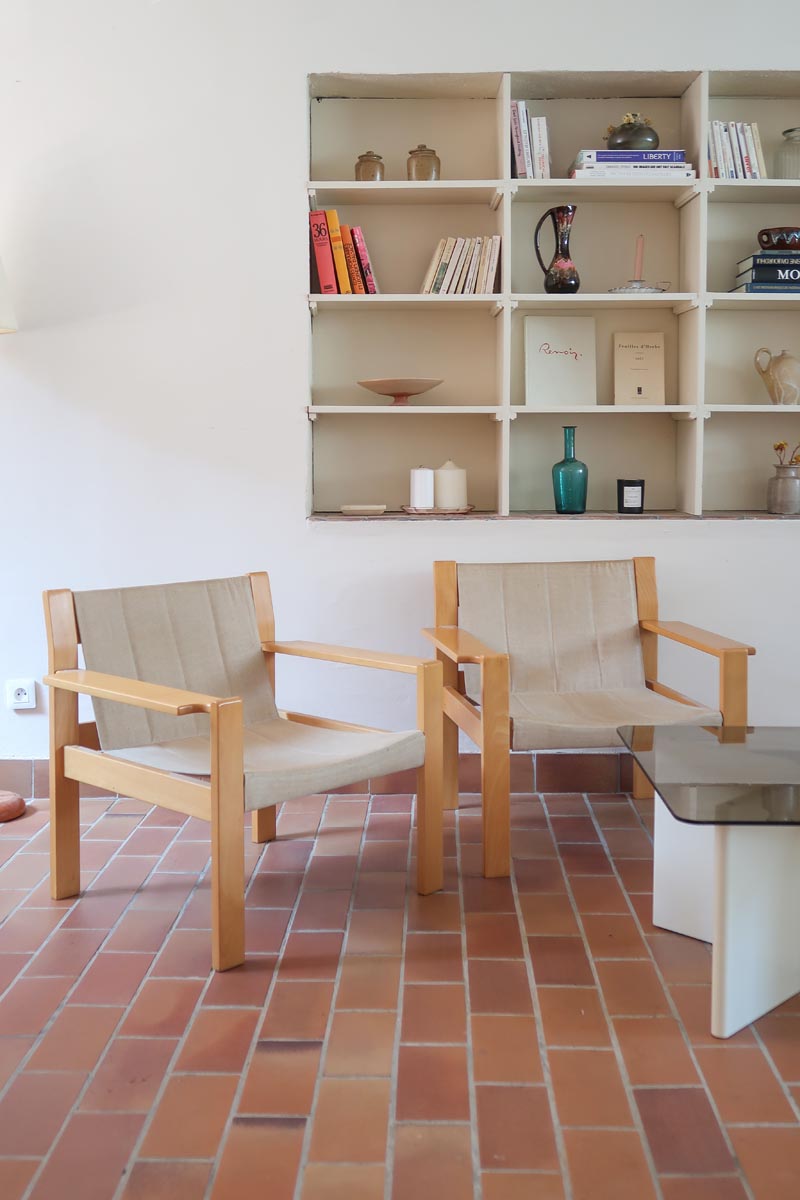 Paire de fauteuils vintage modernistes en hêtre clair et toile beige – années 70