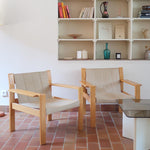 Paire de fauteuils vintage modernistes en hêtre clair et toile beige – années 70