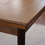 Petite table à manger scandinave extensible plateau teck structure chêne années 60, allonges papillon, jusqu'à 8 couverts