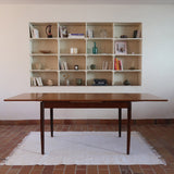 Petite table à manger scandinave extensible plateau teck structure chêne années 60, allonges papillon, jusqu'à 8 couverts