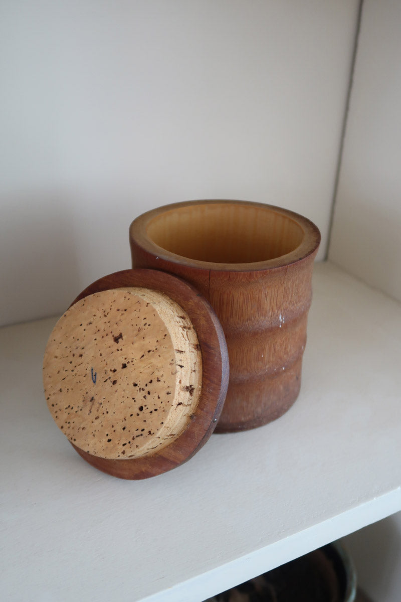 Pot bambou vintage années 60, couvercle bois poignée bambou sculptée, intérieur liège, ancien pot à tabac, boîte rangement décorative