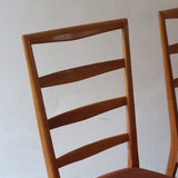 Suite de 4 chaises vintage années 60, dossier échelle quatre traverses, hêtre clair, pieds fuseau, assises retapissées tissu terracotta