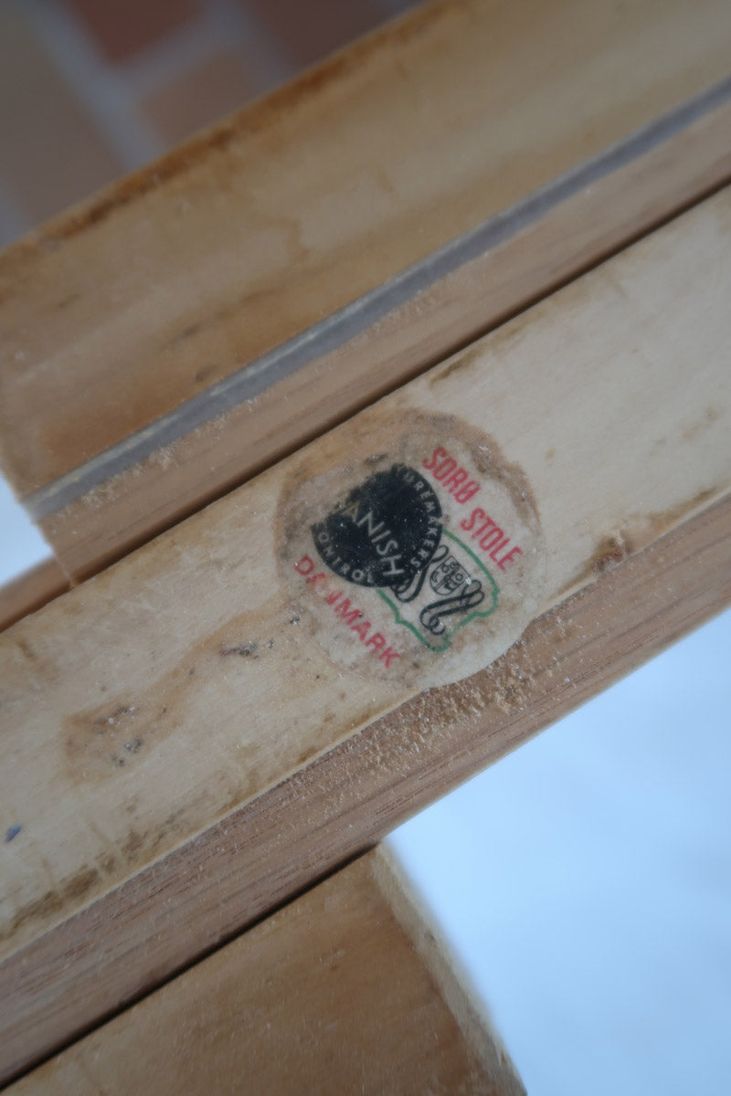 Table à manger ronde extensible en teck Sorø Stole avec deux rallonges, fabriquée au Danemark, pieds fuselés.
