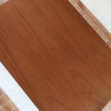 Table à manger scandinave en teck extensible, design danois des années 60, plateau en parfait état.