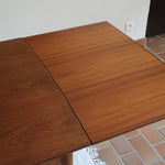 Table à manger scandinave en teck extensible, design danois des années 60, plateau en parfait état.