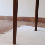 Table scandinave vintage en teck, années 60, extensible avec rallonge intégrée, état proche du neuf, pieds fuselés et plateau parfaitement conservé.