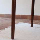 Table scandinave vintage en teck, années 60, extensible avec rallonge intégrée, état proche du neuf, pieds fuselés et plateau parfaitement conservé.