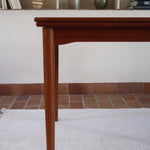 Table à manger scandinave extensible en teck années 60, allonges papillon, pieds fuseau, jusqu'à 10 couverts