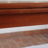 Table à manger scandinave extensible en teck années 60, allonges papillon, pieds fuseau, jusqu'à 10 couverts