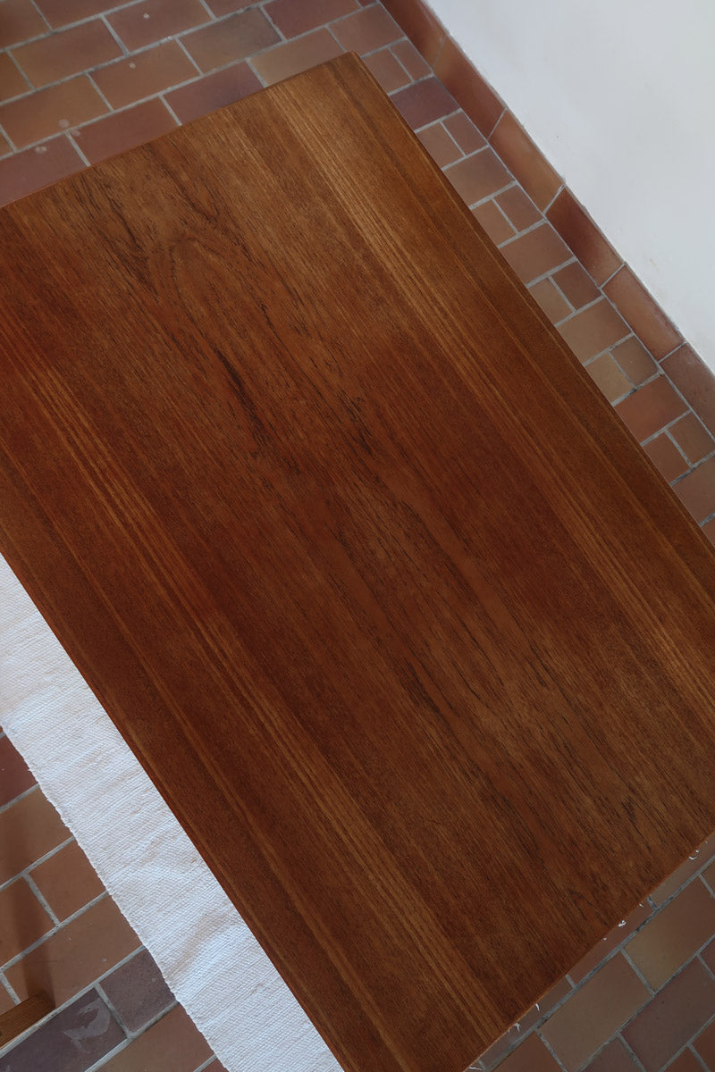 Table à manger scandinave extensible en teck années 60, allonges papillon, pieds fuseau, jusqu'à 10 couverts