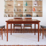 Table à manger scandinave extensible en teck années 60, allonges papillon, pieds fuseau, jusqu'à 10 couverts