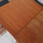 Table à manger scandinave extensible en teck années 60, allonges papillon, pieds fuseau, jusqu'à 10 couverts