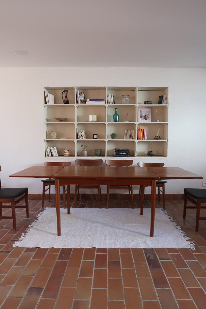 Table à manger scandinave extensible en teck années 60, allonges papillon, pieds fuseau, jusqu'à 10 couverts