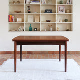 Table à manger scandinave extensible en teck, design danois des années 60, en très bon état.