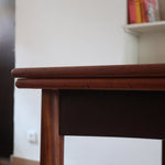 Table à manger scandinave extensible en teck, design danois des années 60, en très bon état.