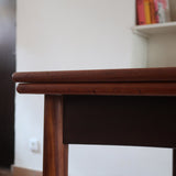 Table à manger scandinave extensible en teck, design danois des années 60, en très bon état.