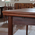 Table à manger scandinave extensible en teck, design danois des années 60, en très bon état.