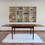 Table à manger scandinave extensible en teck, design danois des années 60, en très bon état.