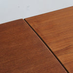 Table à manger scandinave extensible en teck, design danois des années 60, en très bon état.
