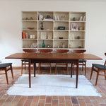 Table à manger scandinave extensible en teck, design danois des années 60, en très bon état.