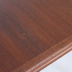 table à manger scandinave en teck massif extensible années 60 avec rallonges intégrées et piètement fuselé