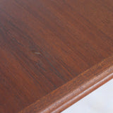 table à manger scandinave en teck massif extensible années 60 avec rallonges intégrées et piètement fuselé