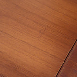 Table à manger scandinave extensible en teck, design danois des années 60, patine chaleureuse et traces du temps légères.
