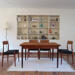 table à manger scandinave en teck massif extensible années 60 avec rallonges intégrées et piètement massif