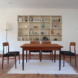 table à manger scandinave en teck massif extensible années 60 avec rallonges intégrées et piètement massif