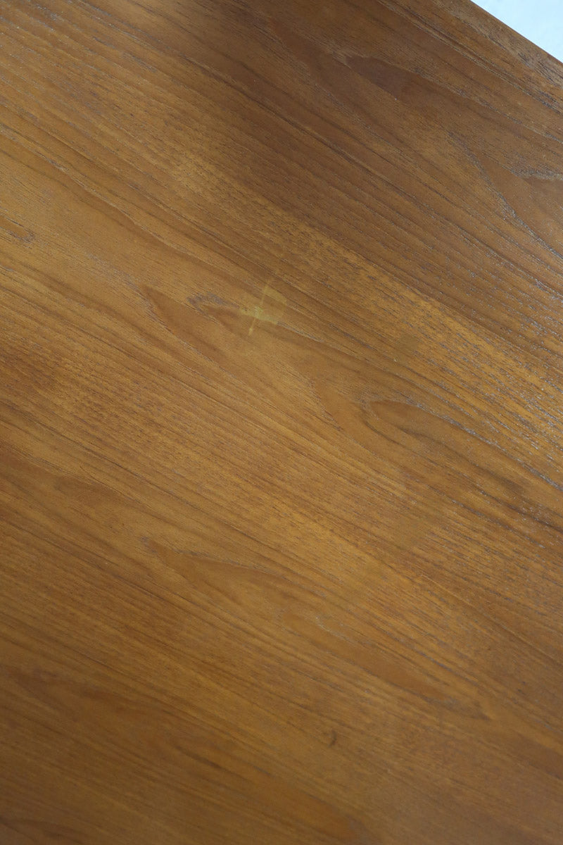 Table à manger scandinave en teck des années 60 avec deux rallonges intégrées et pieds fuselés.