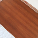 Table à manger scandinave en teck des années 60 avec deux rallonges intégrées et piètement fuselé.