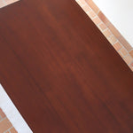 Table à manger scandinave en teck des années 60, modèle extensible avec deux rallonges, pieds tournés et plateau rectangulaire mid-century.