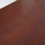 Table à manger scandinave en teck des années 60, modèle extensible avec deux rallonges, pieds tournés et plateau rectangulaire mid-century.