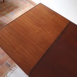 Table à manger scandinave en teck des années 60, modèle extensible avec deux rallonges, pieds tournés et plateau rectangulaire mid-century.
